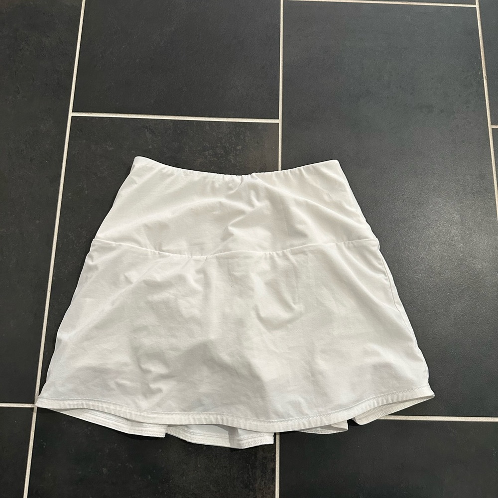 IVL tennis skirt size 4- white
